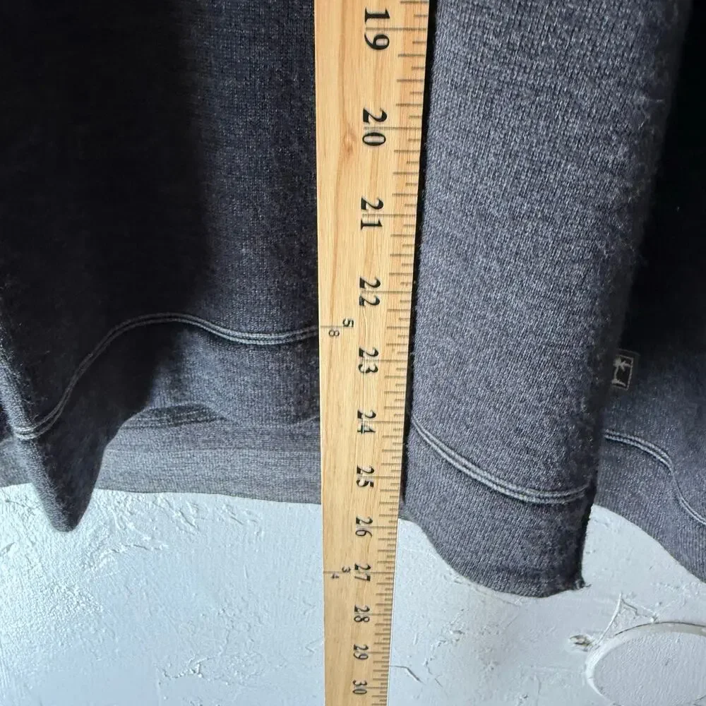 Tommy Bahama Size M Grey 100% Merino Wool V Neck‎ Sweater Preppy Old Money